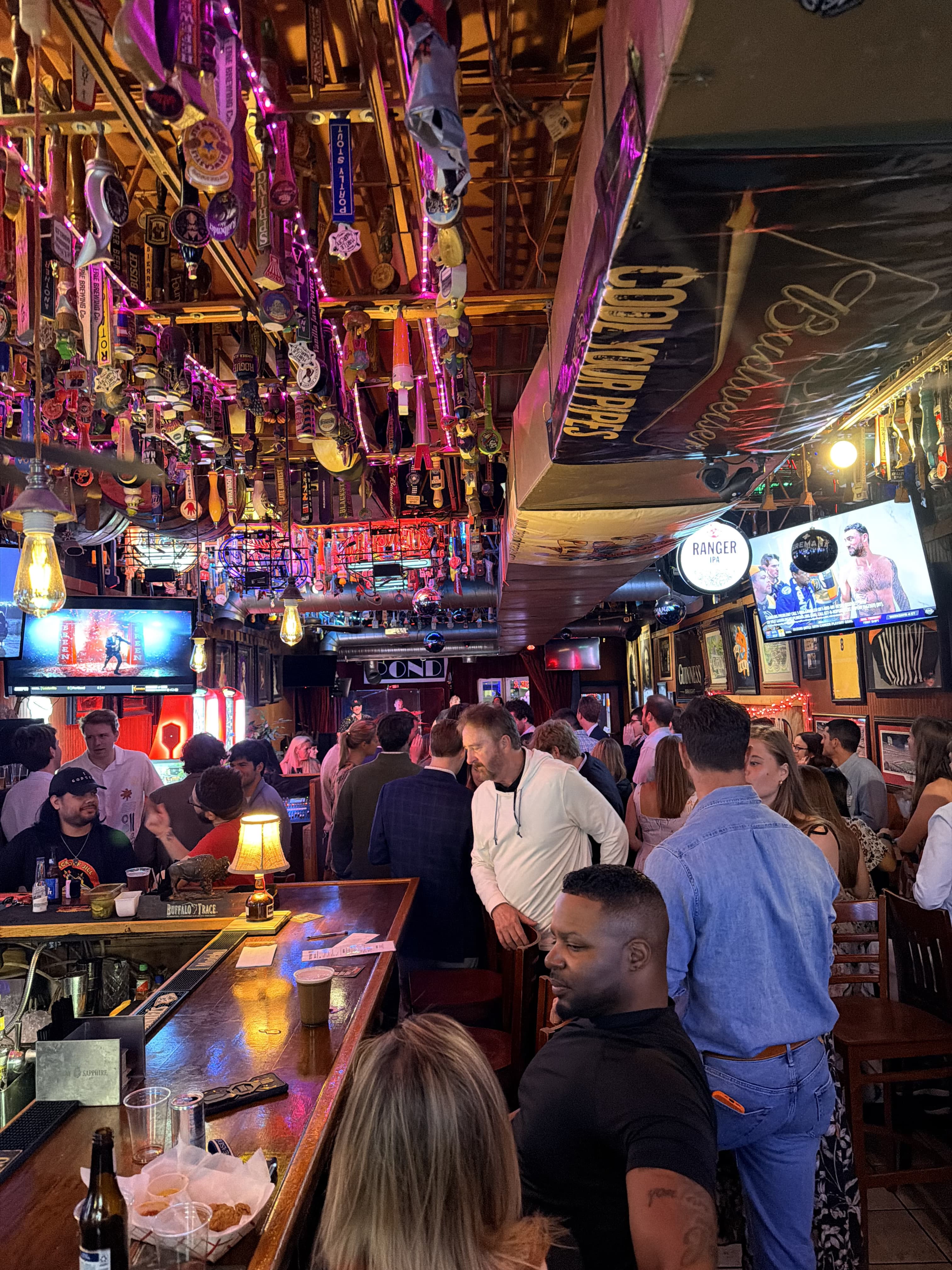 Late Night Bar Franklin Locals Count On
